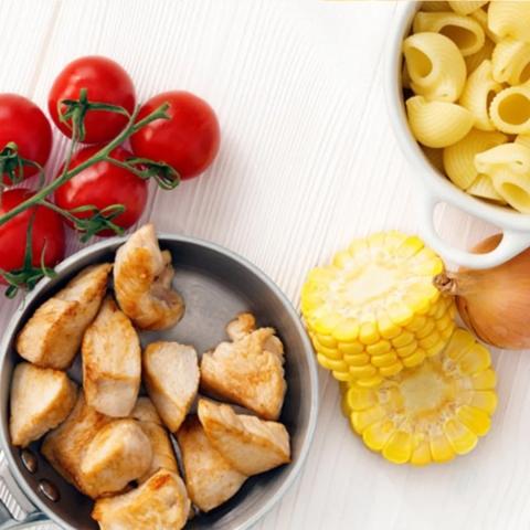 Pastaa, kanaa ja vihanneksia 1v